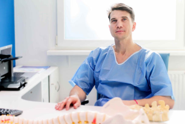 MUDr. Róbert Tirpák, FIPP, vedoucí lékař Kliniky miniinvazivní a endoskopické léčby zad EuroPainClinics