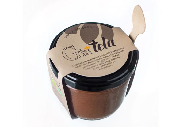 Ghítela je luxusní alternativa oblíbené pomazánky. Tahle nugátová dobrota, složená pouze z arašídů, medu, kakaa a ghí se rozhodně jako náhražka cítit nemusí, naopak! Všechny suroviny jsou smíchány v ideálním poměru, vše v BIO kvalitě.  Cena:  158 Kč/ 230 g www.ceskeghicko.cz