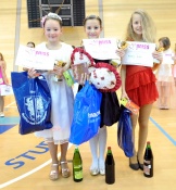 Vítězky Mini Miss sportaerobic : zleva Kristýna Rykrová, Natálie Eiseltová, Michaela Veselá.