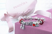 šperky PANDORA představují v tomto čase nový začátek v podobě setu prvního náramku PANDORA