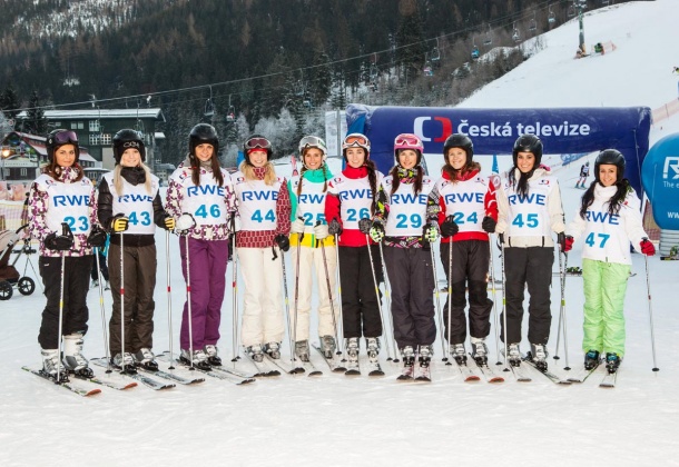 Ve Špindlu si pánové málem vykroutili krky: Dorazily tam totiž finalistky Miss Aerobik 2013